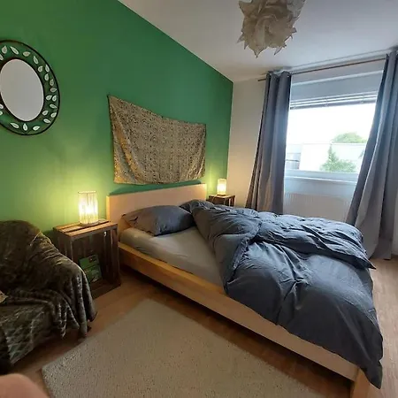 Schoene Helle Mit Whirlpoolbadewanne Apartment