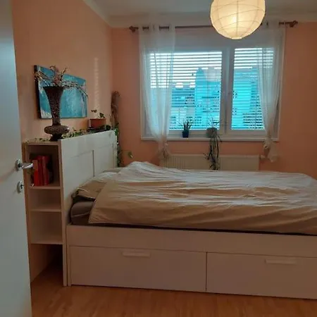 Schoene Helle Mit Whirlpoolbadewanne Apartment